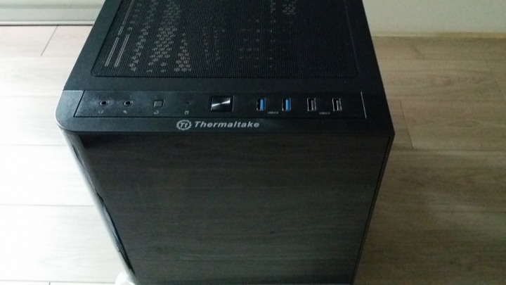 集酷炫一身的Thermaltake VIEW 31 TG機殼,簡單開箱心得