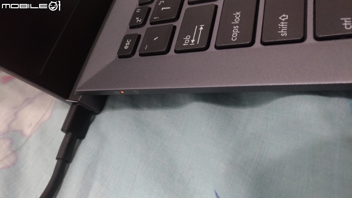 【分享】ASUS 商務系列 : ASUSPRO B9440UA-0271A7500U 開箱分享 (救命阿, 我又被脫光光了)