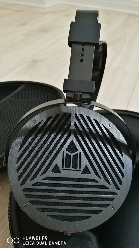 簡單開箱 Monolith M1060