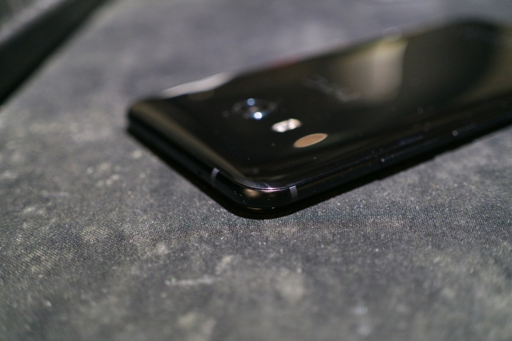 [微開箱]HTC U11 黑  + 高ISO夜間照片