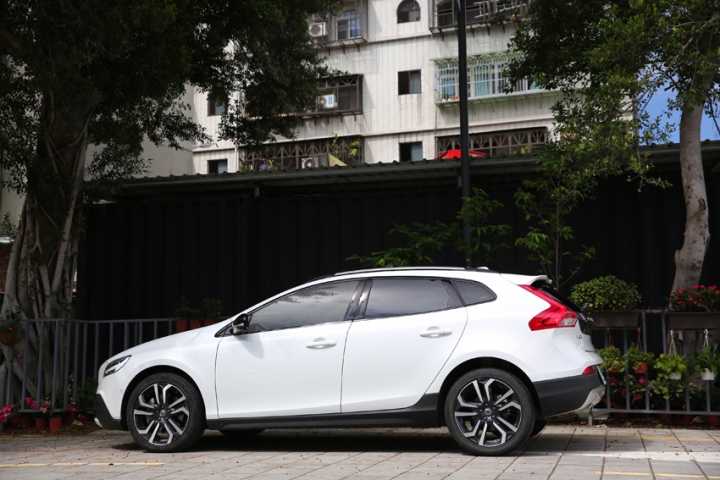 地表最強小三寫真 V40 Cross Country T4