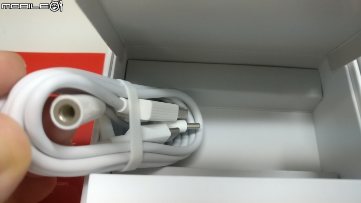 [開箱]錘子手機 堅果Pro 酒紅色 4GB RAM+128GB ROM 簡單開箱~