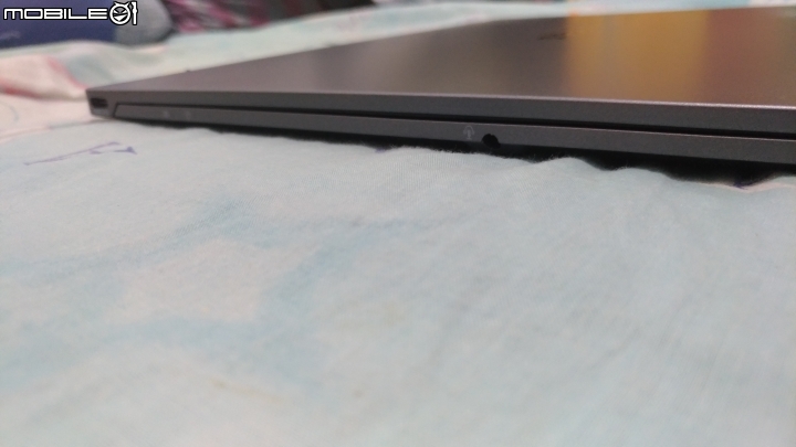 【分享】ASUS 商務系列 : ASUSPRO B9440UA-0271A7500U 開箱分享 (救命阿, 我又被脫光光了)