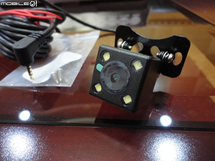 夜煞來[開箱]~3K有找 CORAL R5  GPS行車紀錄器