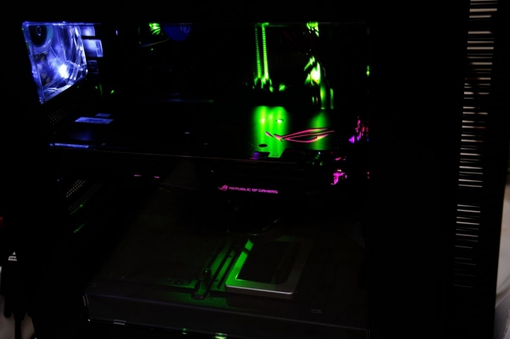 極簡機殼小改版，Anidees AI5S 機殼開箱測試