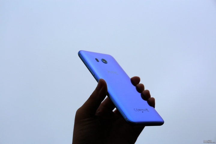 (轉)【熱騰騰】HTC U11在手！爆量炫銀藍圖賞＋相機實測