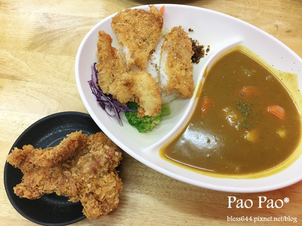 【台中】Hong蘋果咖哩~平價銅板咖哩飯.選擇多樣化~近台中高工
