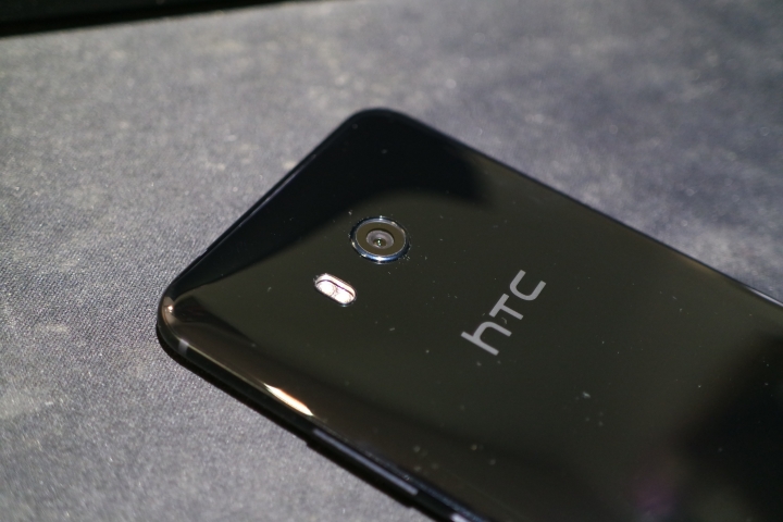[微開箱]HTC U11 黑  + 高ISO夜間照片