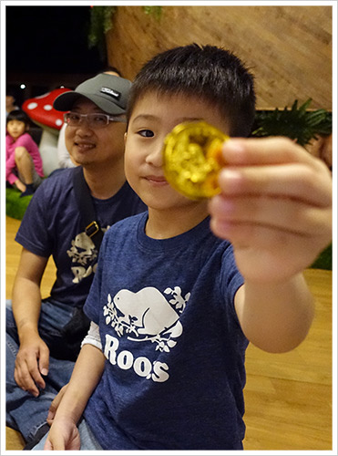 台中室內親子樂園《玩劇島-Fantasy kids》，超級適合親子一起同樂！結合童話、戲劇、互動及體驗，不只看演出、做手作，還有共創親子冒險回憶。