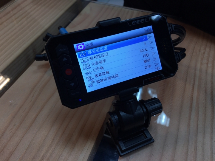[開箱分享] 銨鉑机店 AMBER AD720 雙鏡頭 行車記錄器