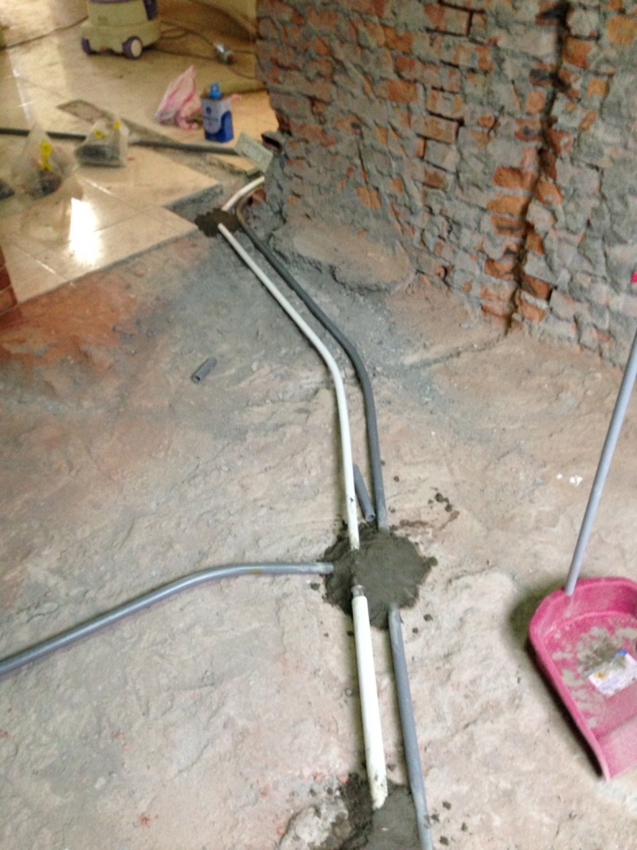 水電 熱水與冷水管距離太近?