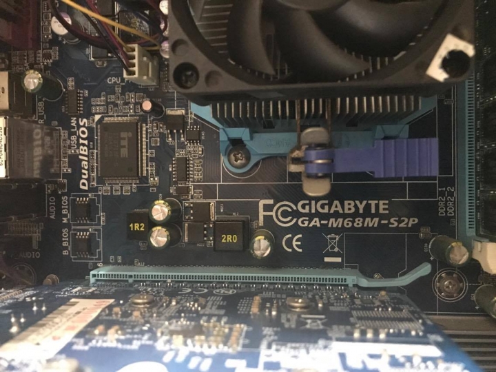 【求救】技嘉 GA-M68M-S2P 主機板網站驅動程式無法安裝