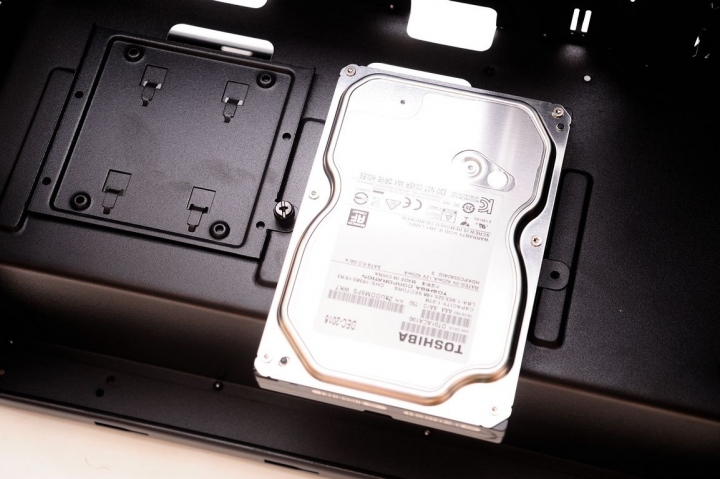 極簡機殼小改版，Anidees AI5S 機殼開箱測試