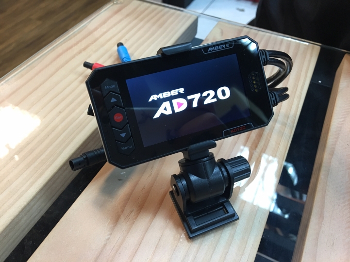 [開箱分享] 銨鉑机店 AMBER AD720 雙鏡頭 行車記錄器