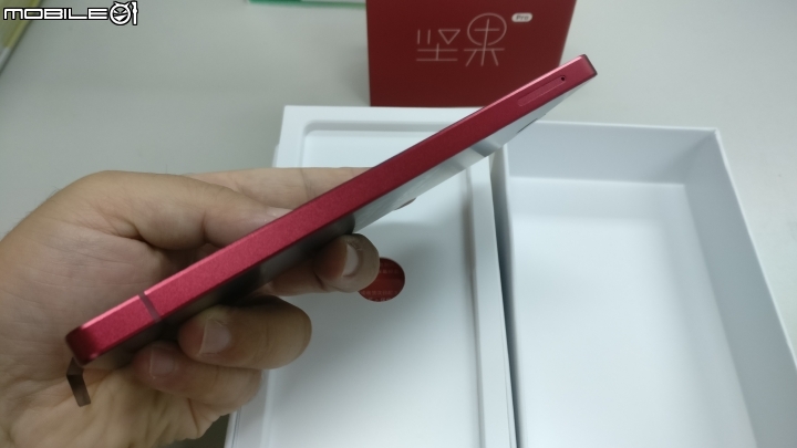 [開箱]錘子手機 堅果Pro 酒紅色 4GB RAM+128GB ROM 簡單開箱~