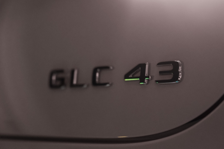 [開箱] 一個車體內藏著兩台車的靈魂 - GLC43 Coupe
