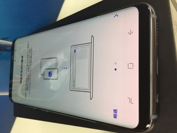 開箱：紫色S8入手.    (這樣螢幕有偏紅嗎？)