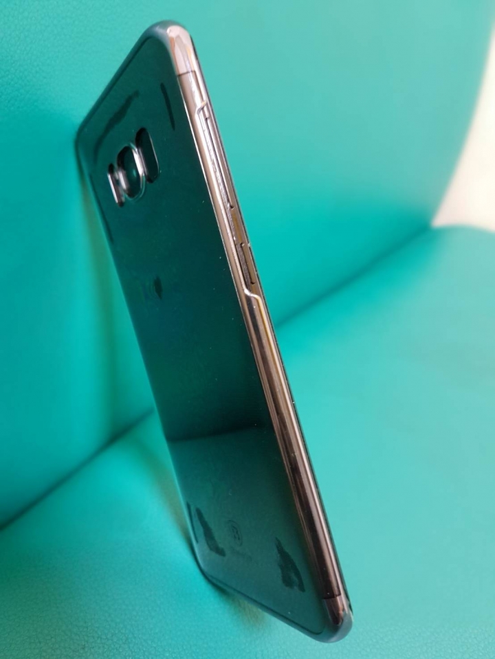 s8+晶墨黑包膜玻璃貼背殼使用分享