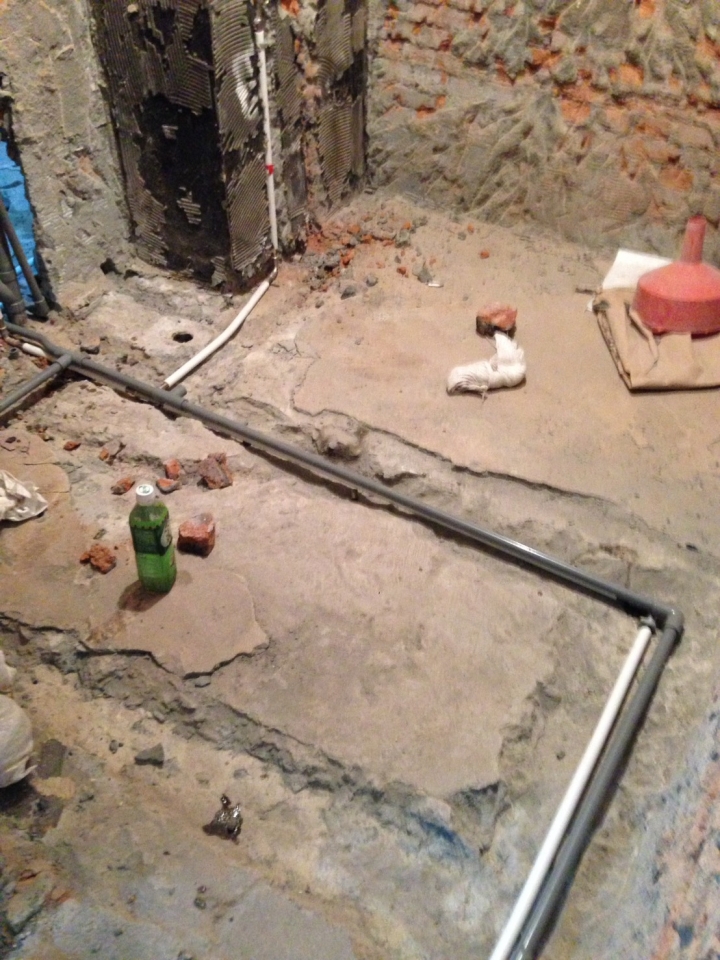 水電 熱水與冷水管距離太近?