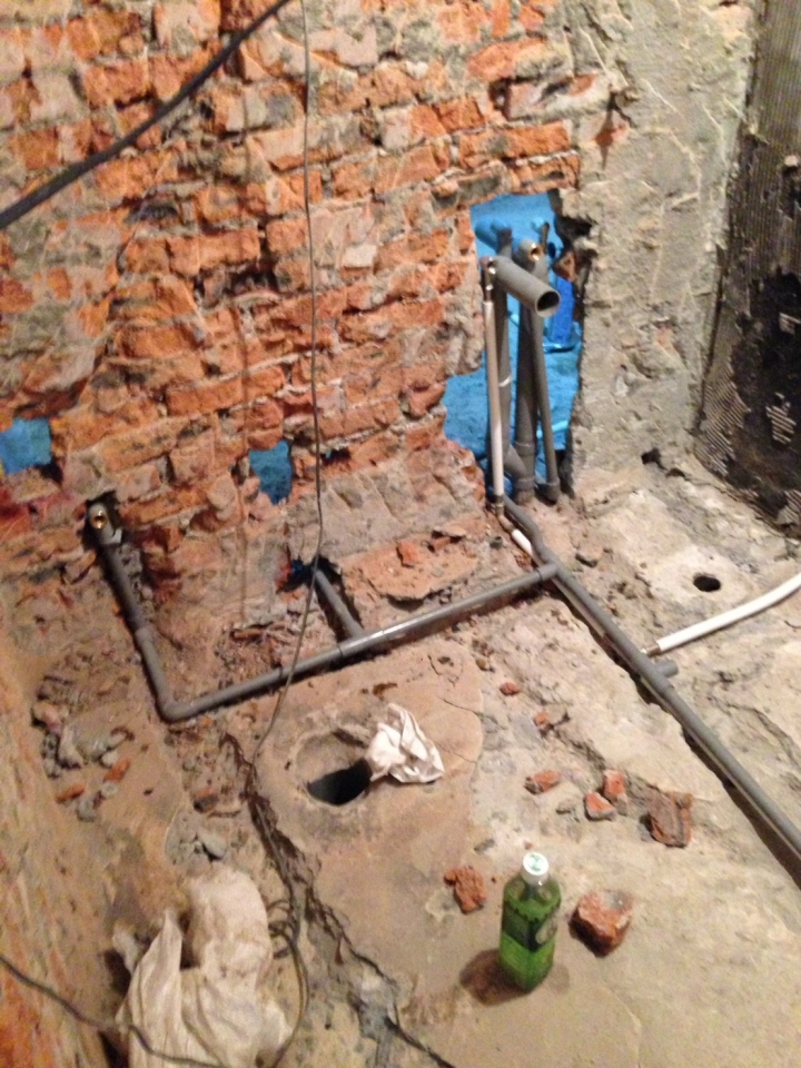 水電 熱水與冷水管距離太近?