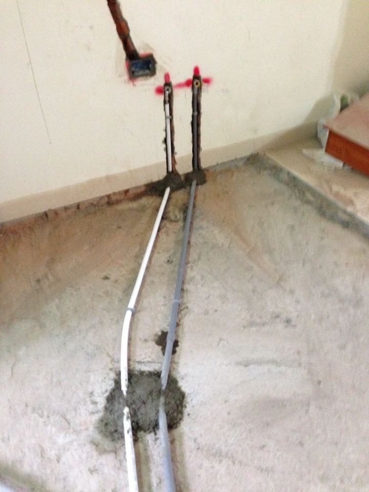 水電 熱水與冷水管距離太近?