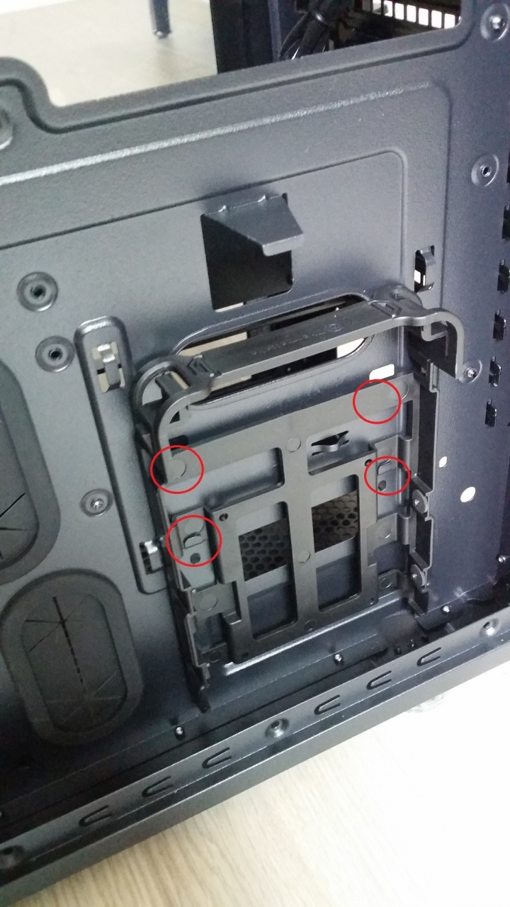 集酷炫一身的Thermaltake VIEW 31 TG機殼,簡單開箱心得