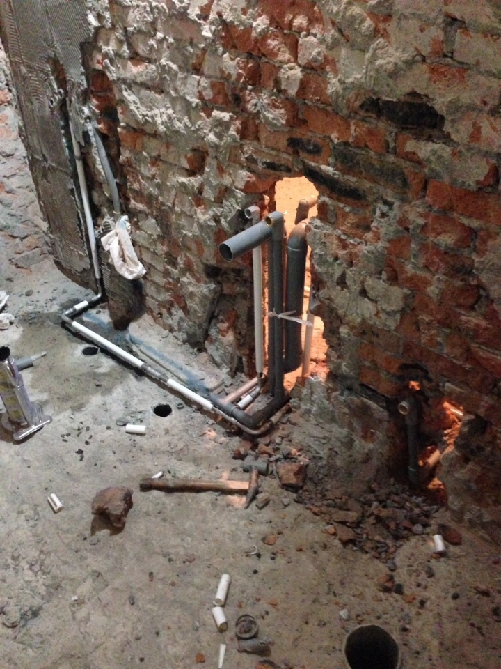 水電 熱水與冷水管距離太近?