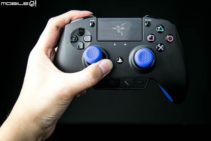 為PS4誕生的蒼藍雷獸 Razer RAIJU開箱試用分享