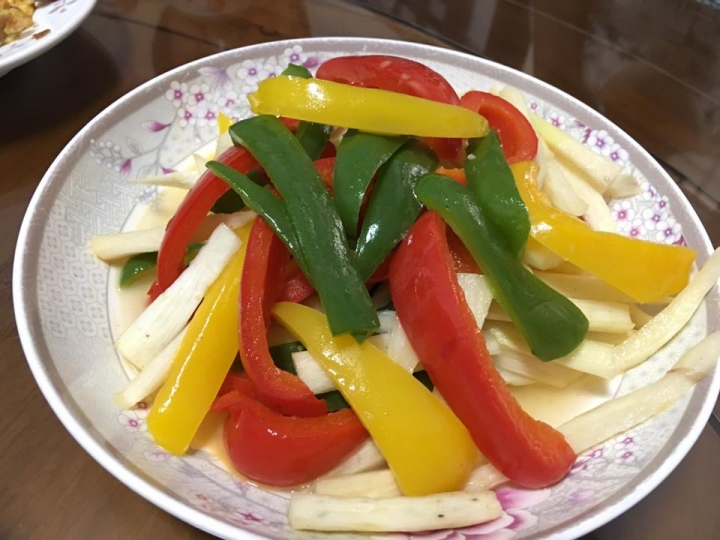 青椒自己種自己吃~好吃好吃好吃