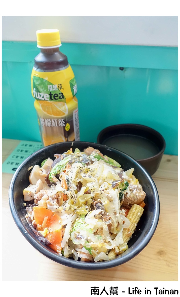 【台南永康區-美食】｜鍋燒｜飯食｜小菜｜中華路家樂福旁貨櫃屋黃綠貨櫃屋 ~ 木卡輕食.鍋燒