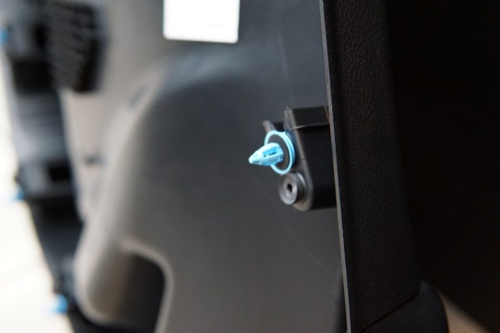 BMW 2AT升級Harman/Kardon喇叭與車門制震隔音工程紀實