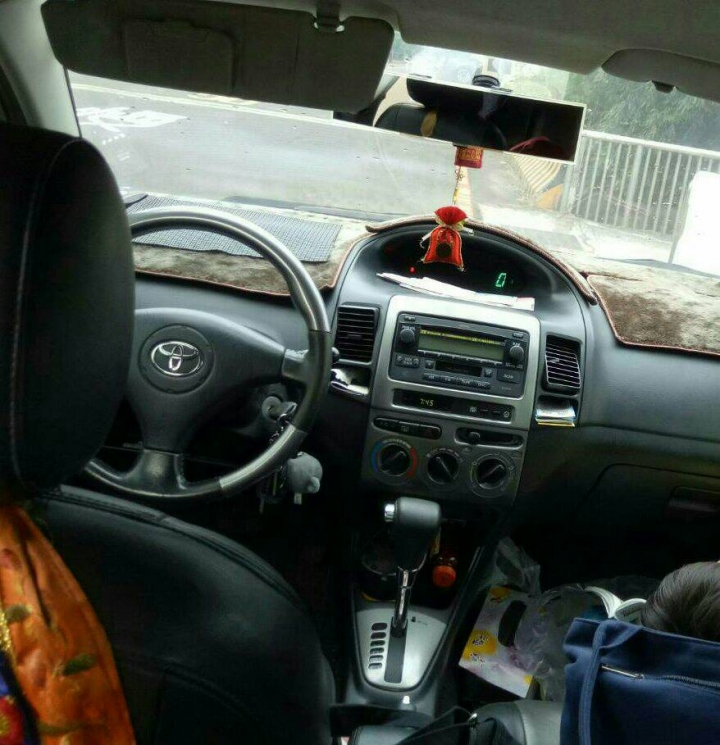 2005 VIOS 點煙器位置