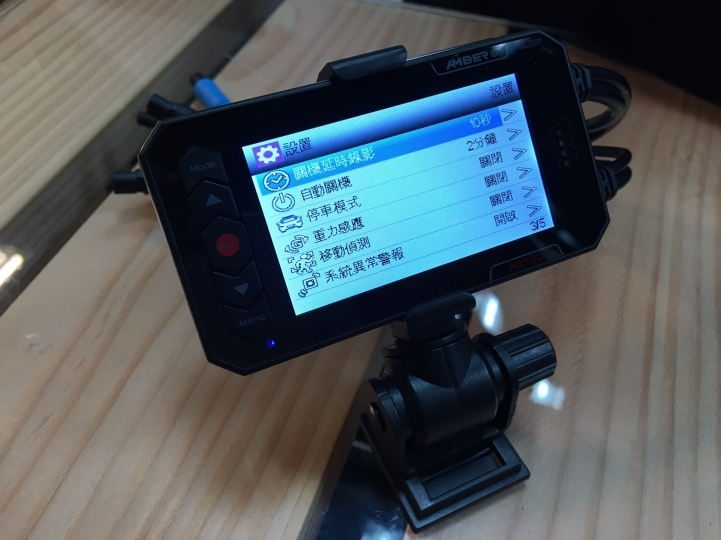 [開箱分享] 銨鉑机店 AMBER AD720 雙鏡頭 行車記錄器