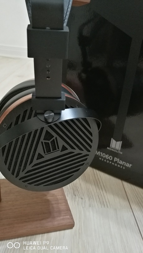 簡單開箱 Monolith M1060