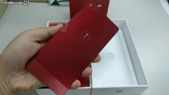 [開箱]錘子手機 堅果Pro 酒紅色 4GB RAM+128GB ROM 簡單開箱~