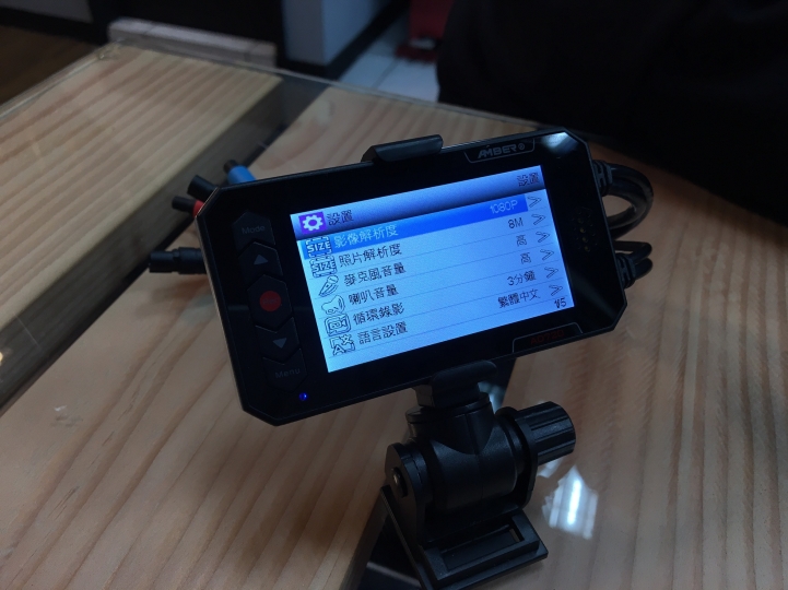 [開箱分享] 銨鉑机店 AMBER AD720 雙鏡頭 行車記錄器