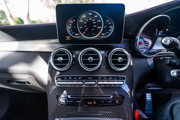 [開箱] 一個車體內藏著兩台車的靈魂 - GLC43 Coupe