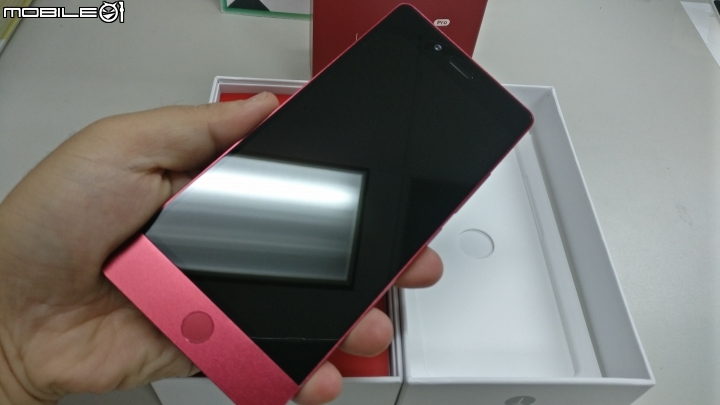[開箱]錘子手機 堅果Pro 酒紅色 4GB RAM+128GB ROM 簡單開箱~
