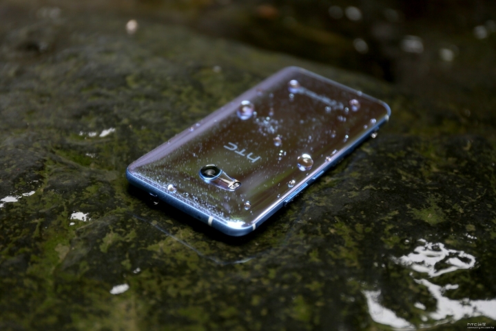 (轉)【熱騰騰】HTC U11在手！爆量炫銀藍圖賞＋相機實測