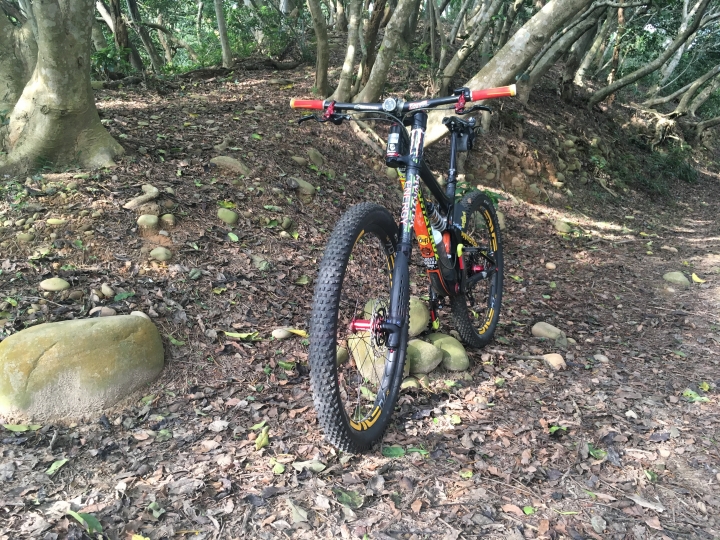 組車組到剩脫褲子....SANTA CRUZ NOMAD CC+CCDB COIL[IL]-TI 與CANNONDALE Lefty邂逅......
