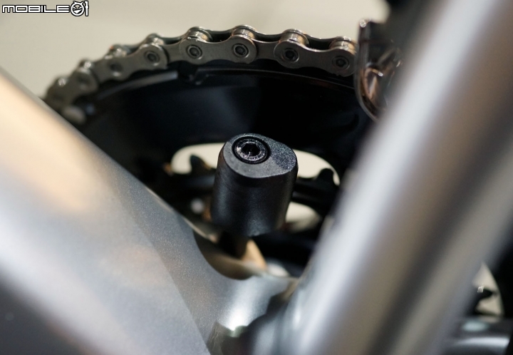 BMC RM01 碟煞公路車，LTD白銀戰甲限量版！