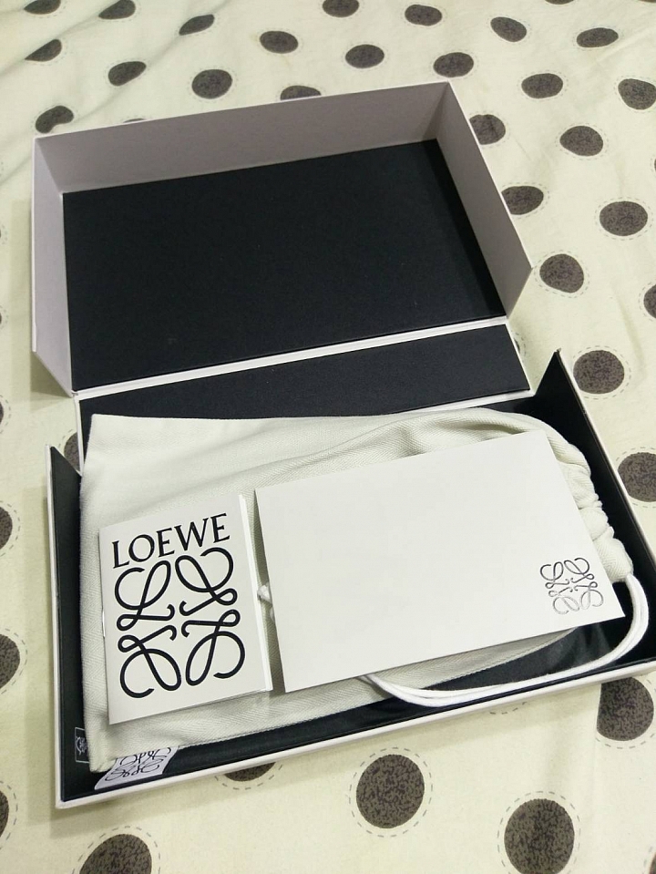 "中價位"男用長夾的好選擇！ 西班牙國寶Loewe 長夾~小幹譙入手！