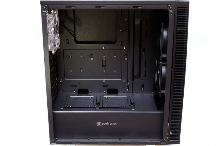 極簡機殼小改版，Anidees AI5S 機殼開箱測試