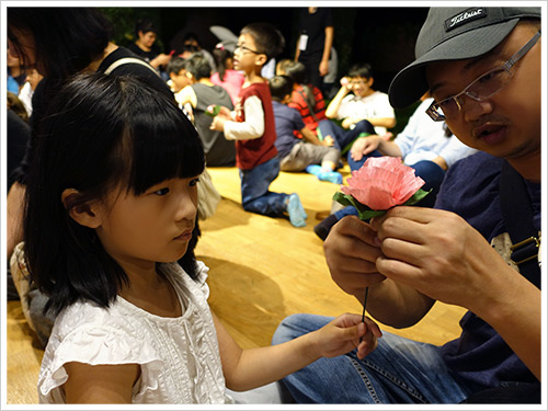 台中室內親子樂園《玩劇島-Fantasy kids》，超級適合親子一起同樂！結合童話、戲劇、互動及體驗，不只看演出、做手作，還有共創親子冒險回憶。