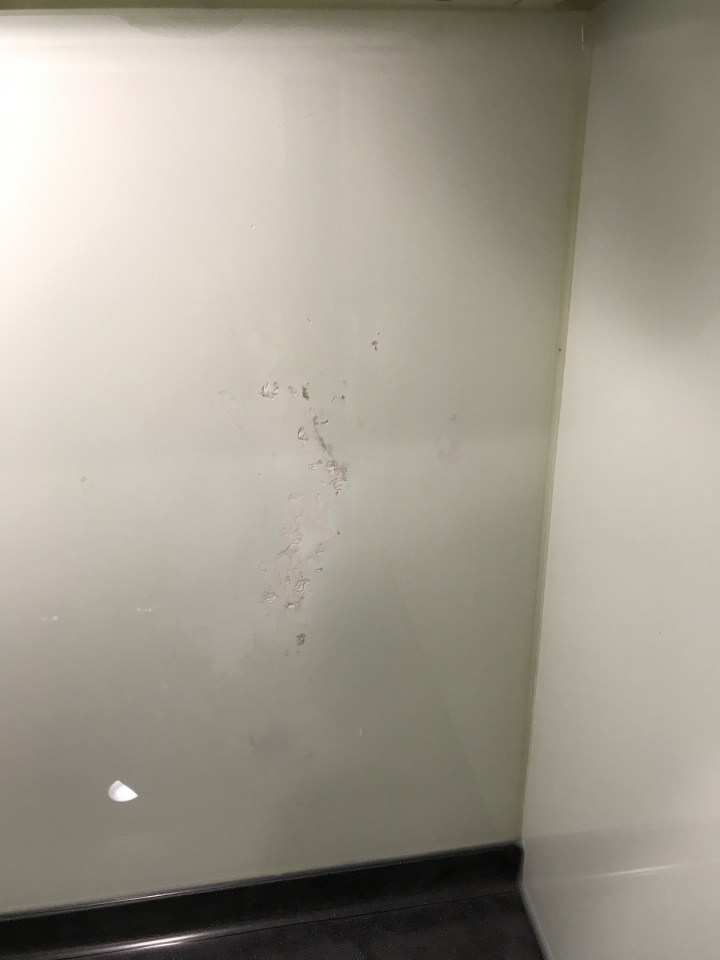 廚房強化玻璃變這樣