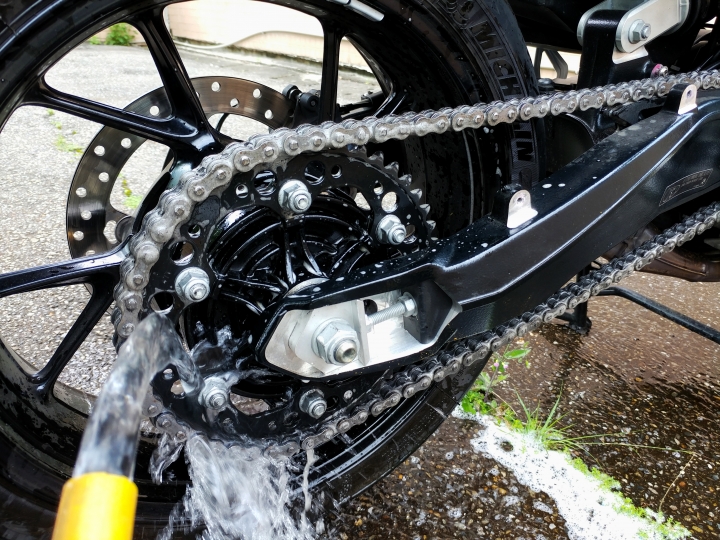[保養] 【DIY篇】Prowash水性鏈條清潔劑 in BMW F800R