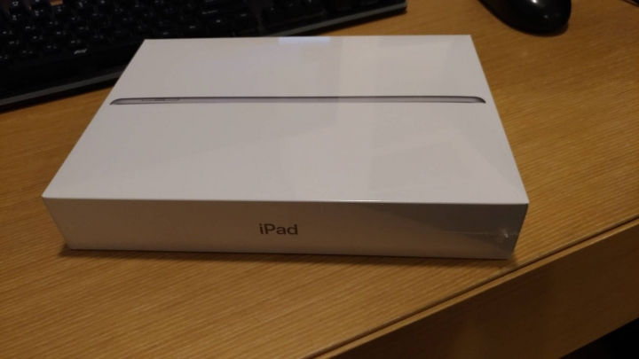 PCHOME 預訂的2017 new IPAD 發貨了耶~已經領到