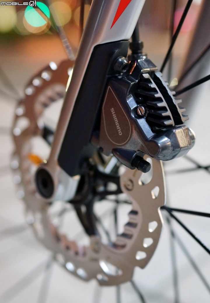 BMC RM01 碟煞公路車，LTD白銀戰甲限量版！
