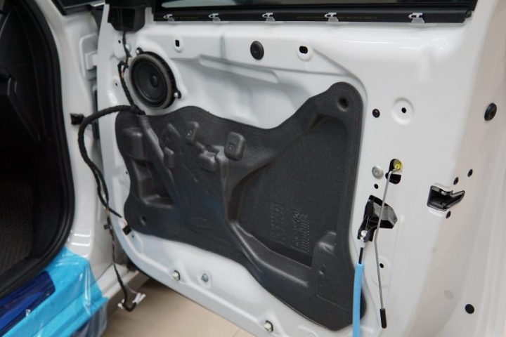 BMW 2AT升級Harman/Kardon喇叭與車門制震隔音工程紀實