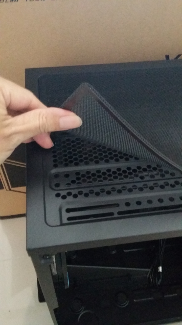 集酷炫一身的Thermaltake VIEW 31 TG機殼,簡單開箱心得